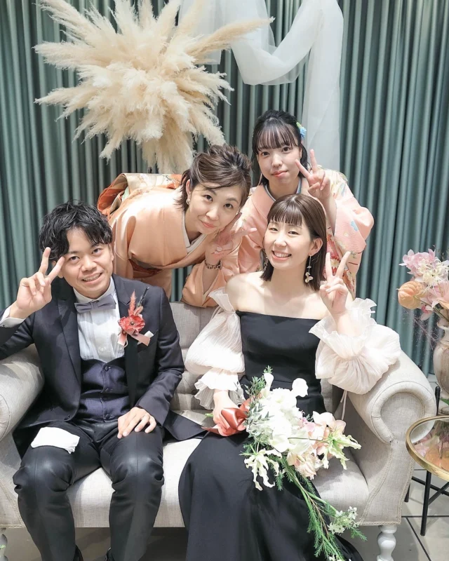 .
可愛い装花でコーディネートされた
おふたりオリジナルの高砂ソファ席♪

______________________________

ストーリーでは #オワゾブルー花嫁 
が選んだドレスやブーケを発信中!
是非フォローして当日のイメージアップ
になれば嬉しいです＾＾

@oiseaubleu_kochi 

今月のウェディングフェアは📍投稿へ
お得なリニューアルプランも案内中🕊️

______________________________

#オワゾブルー #オワゾブルー高知 #高知 #高知結婚式 #高知結婚式場 #高知ウェディング #高知婚 #結婚式場 #高知フォトウェディング #ウェディングドレス #オワゾブルー花嫁 #高知貸切 #貸切ウェディング #wedding #weddingdress #weddingphotography #高知前撮り #ウェディングブーケ #プレ花嫁 #プレ花嫁準備 #高知プレ花嫁