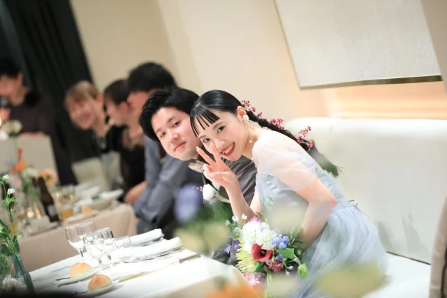 .
メイン席のすぐ近くにある、ご友人様へと
視線を向けるおふたり＾＾

おふたりと同じくらい、ゲストの皆様も
おふたりと話したり『おめでとう！』って直接
伝えたい気持ちでいっぱいのはず。

ゲストとの大切な時間がしっかり取れるような
距離感はもちろんのこと、ご演出もご提案しています。
レストランならではのアットホームウェディングを♪

______________________________

ストーリーでは #オワゾブルー花嫁 
が選んだドレスやブーケを発信中!
是非フォローして当日のイメージアップ
になれば嬉しいです＾＾

@oiseaubleu_kochi 

今月のウェディングフェアはハイライトへ
お得なリニューアルプランも案内中🕊️

______________________________

#オワゾブルー #オワゾブルー高知 #高知 #高知結婚式 #高知結婚式場 #高知ウェディング #高知婚 #結婚式場 #高知フォトウェディング #ウェディングドレス #オワゾブルー花嫁 #高知貸切 #貸切ウェディング #wedding #weddingdress #weddingphotography #高知前撮り #ウェディングブーケ #プレ花嫁 #プレ花嫁準備 #高知プレ花嫁
