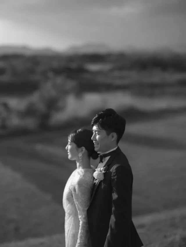 .
夕日に照らされた、前撮り写真たち
ロングベールがより一層幻想的な雰囲気にしてくれます＾＾

______________________________

ストーリーでは #オワゾブルー花嫁 
が選んだドレスやブーケを発信中!
是非フォローして当日のイメージアップ
になれば嬉しいです＾＾

@oiseaubleu_kochi 

今月のウェディングフェアはハイライト投稿へ
お得なリニューアルプランも案内中🕊️

______________________________

#オワゾブルー #オワゾブルー高知 #高知 #高知結婚式 #高知結婚式場 #高知ウェディング #高知婚 #結婚式場 #高知フォトウェディング #ウェディングドレス #オワゾブルー花嫁 #高知貸切 #貸切ウェディング #wedding #weddingdress #weddingphotography #高知前撮り #ウェディングブーケ #プレ花嫁 #プレ花嫁準備 #高知プレ花嫁
