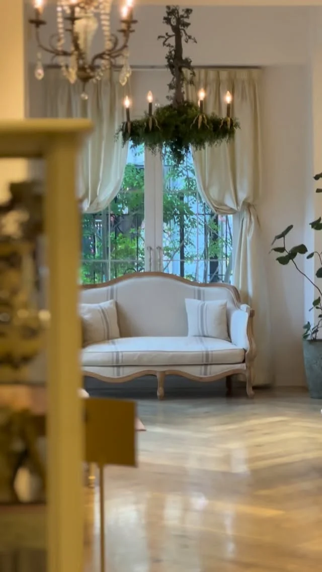 .
本日のオワゾブルーウェディング🕊

挙式のみオワゾブルーでお手伝いさせて頂きました

式後にはご家族様へお手紙を読む時間も創って
ゲストの皆様とこころあたたまるひとときに＾＾

1組貸切のオワゾブルーなので
おふたりのご希望にあわせて結婚式を創り上げます

______________________________

ストーリーでは #オワゾブルー花嫁 
が選んだドレスやブーケを発信中!
是非フォローして当日のイメージアップ
になれば嬉しいです＾＾

@oiseaubleu_kochi 

今月のウェディングフェアはハイライトへ
お得なプランも案内中🕊️

______________________________

#オワゾブルー #オワゾブルー高知 #高知 #高知結婚式 #高知結婚式場 #高知ウェディング #高知婚 #結婚式場 #高知フォトウェディング #ウェディングドレス #オワゾブルー花嫁 #高知貸切 #貸切ウェディング #wedding #weddingdress #weddingphotography #高知前撮り #ウェディングブーケ #プレ花嫁 #プレ花嫁準備 #高知プレ花嫁