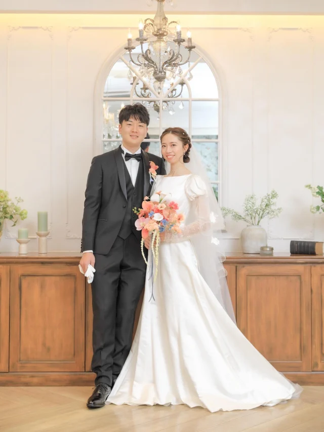 .
前撮りでファーストミート🕊

階段から降りてくるご新郎様と
そのご新郎様を待つご新婦様

まるでどこかの国の王子様とお姫様が
運命のごとく出会うかのようなシチュエーションに
自然と胸が高鳴ります

当日のファーストミートもいいですが、
前撮りだとしっかり時間が取れてその時々の
しぐさ、表情、言葉にゆとりがあっておすすめです＾＾

______________________________

ストーリーでは #オワゾブルー花嫁 
が選んだドレスやブーケを発信中!
是非フォローして当日のイメージアップ
になれば嬉しいです＾＾

@oiseaubleu_kochi 

今月のウェディングフェアはハイライトへ
お得なプランも案内中🕊️

______________________________

#オワゾブルー #オワゾブルー高知 #高知 #高知結婚式 #高知結婚式場 #高知ウェディング #高知婚 #結婚式場 #高知フォトウェディング #ウェディングドレス #オワゾブルー花嫁 #高知貸切 #貸切ウェディング #wedding #weddingdress #weddingphotography #高知前撮り #ウェディングブーケ #プレ花嫁 #プレ花嫁準備 #高知プレ花嫁