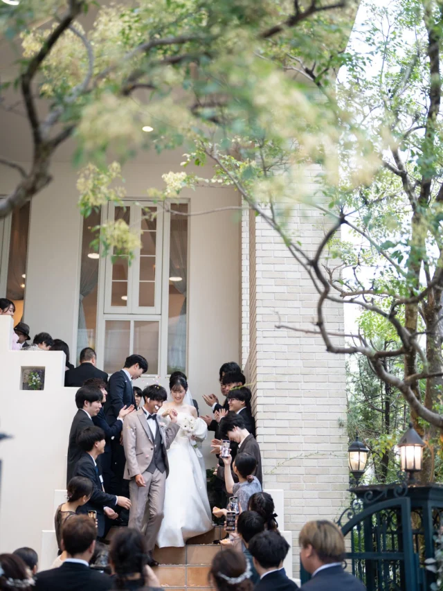 .
祝福の声と笑顔に囲まれた
オワゾブルーのフラワーシャワー🕊

______________________________

ストーリーでは #オワゾブルー花嫁 
が選んだドレスやブーケを発信中!
是非フォローして当日のイメージアップ
になれば嬉しいです＾＾

@oiseaubleu_kochi 

今月のウェディングフェアはハイライトへ
年内限定のお得なプランも案内中🕊️

______________________________

#オワゾブルー #オワゾブルー高知 #高知 #高知結婚式 #高知結婚式場 #高知ウェディング #高知婚 #結婚式場 #高知フォトウェディング #ウェディングドレス #オワゾブルー花嫁 #高知貸切 #貸切ウェディング #wedding #weddingdress #weddingphotography #高知前撮り #ウェディングブーケ #プレ花嫁 #プレ花嫁準備 #高知プレ花嫁