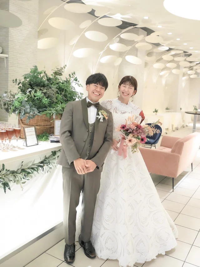 .
披露宴が始まる前に
ゲストと一緒にウェルカムパーティ🥂

『今日は来てくれてありがとう』
『挙式素敵だったよ』
など、おふたりはゲストに
ゲストはおふたりに気持ちを伝えられる時間です＾＾

たっぷりお写真も撮影できておすすめです

______________________________

ストーリーでは #オワゾブルー花嫁 
が選んだドレスやブーケを発信中!
是非フォローして当日のイメージアップ
になれば嬉しいです＾＾

@oiseaubleu_kochi 

今月のウェディングフェアはハイライトへ
年内限定のお得なプランも案内中🕊️

______________________________

#オワゾブルー #オワゾブルー高知 #高知 #高知結婚式 #高知結婚式場 #高知ウェディング #高知婚 #結婚式場 #高知フォトウェディング #ウェディングドレス #オワゾブルー花嫁 #高知貸切 #貸切ウェディング #wedding #weddingdress #weddingphotography #高知前撮り #ウェディングブーケ #プレ花嫁 #プレ花嫁準備 #高知プレ花嫁