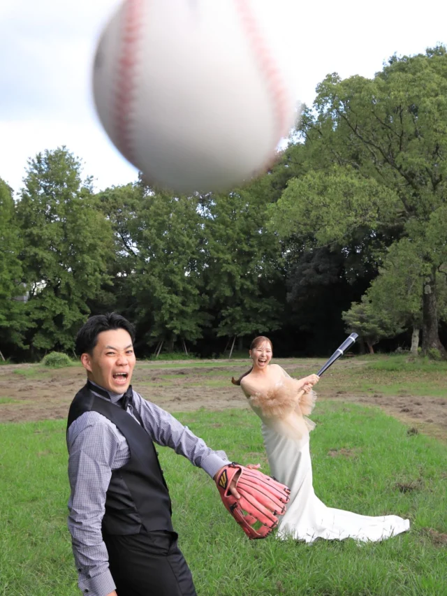 .
楽しそうな前撮り風景をご紹介🕊

大好きな野球を取り入れた前撮りで
自然と気分もUP♪

おふたりらしさを取り入れたお写真たちです＾＾

______________________________

ストーリーでは #オワゾブルー花嫁 
が選んだドレスやブーケを発信中!
是非フォローして当日のイメージアップ
になれば嬉しいです＾＾

@oiseaubleu_kochi 

今月のウェディングフェアはハイライトへ
年内限定のお得なプランも案内中🕊️

______________________________

#オワゾブルー #オワゾブルー高知 #高知 #高知結婚式