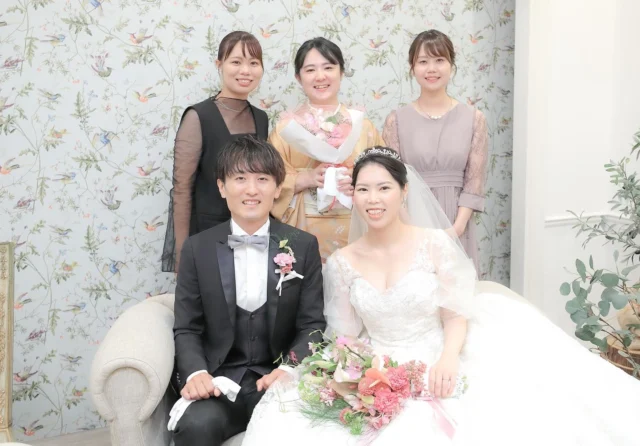 .
挙式後、専用ルームでフォトタイム♪

挙式のみのおふたりには、特に嬉しい時間。
挙式だけでもたっぷりとお過ごしいただける
オワゾブルーのウェディングです。

フォトウェディングと挙式を悩まれていらっしゃる
カップル様、ぜひ一度予算などご相談ください＾＾

______________________________

ストーリーでは #オワゾブルー花嫁 
が選んだドレスやブーケを発信中!
是非フォローして当日のイメージアップ
になれば嬉しいです＾＾

@oiseaubleu_kochi 

今月のウェディングフェアはハイライトへ
2025年内限定お得なプランも案内中🕊️

______________________________

#オワゾブルー #オワゾブルー高知 #高知 #高知結婚式 #高知結婚式場 #高知ウェディング #高知婚 #結婚式場 #高知フォトウェディング #ウェディングドレス #オワゾブルー花嫁 #高知貸切 #貸切ウェディング #wedding #weddingdress #weddingphotography #高知前撮り #ウェディングブーケ #プレ花嫁 #プレ花嫁準備 #高知プレ花嫁