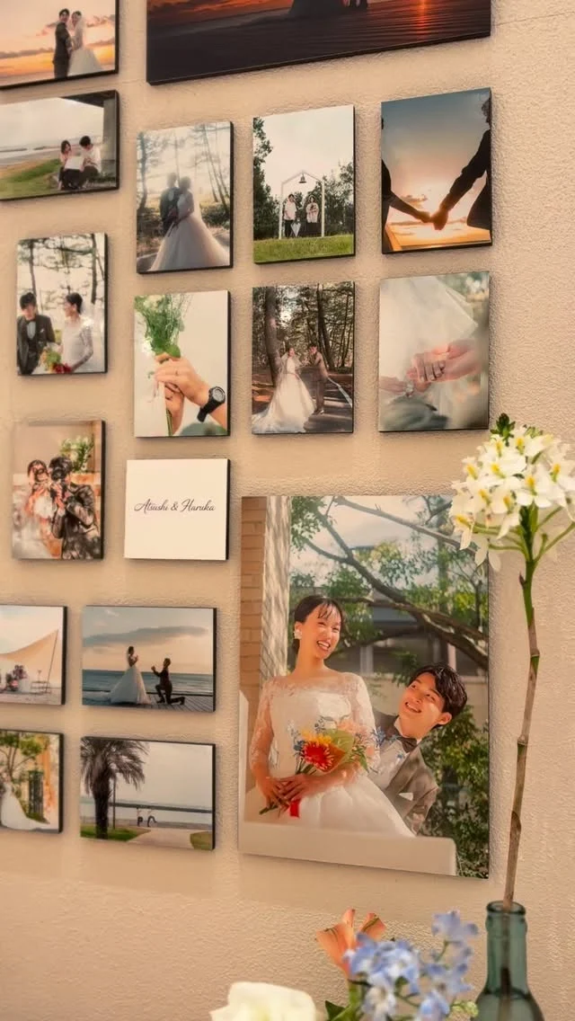 .
先日の wedding coordinate🕊

おふたりが撮った写真を飾った
挙式前のウェルカムスペースは
“おふたりの日常”を感じられる心温まるスペースに

披露宴会場には前撮りの写真を飾って
“特別な日のおふたり”をより一層感じてもらえるスペースに＾＾

フラワーコーディネートは
緑と白を基調に、優しい色味をプラスして
おしゃれな仕上がりになりました♪

目に見えるコーディネートは
おふたりらしさを伝える一つのアイテムです＾＾

______________________________

ストーリーでは #オワゾブルー花嫁 
が選んだドレスやブーケを発信中!
是非フォローして当日のイメージアップ
になれば嬉しいです＾＾

@oiseaubleu_kochi 

今月のウェディングフェアはハイライトへ
新年限定のお得なプランも案内中🕊️

______________________________

#オワゾブルー #オワゾブルー高知 #高知 #高知結婚式