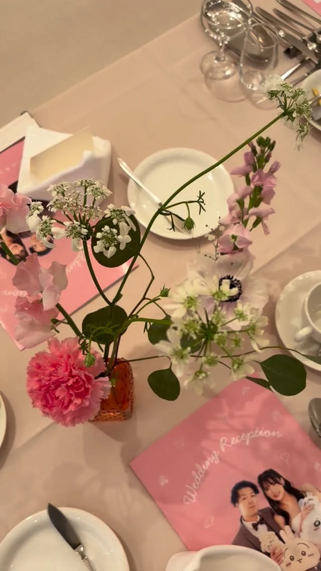 .
先日のwedding🕊

可愛らしいプロフィールブックを
ご準備して、テーブル上も華やかに

ゲストの皆様も楽しんでご覧いただいておりました＾＾

______________________________

ストーリーでは #オワゾブルー花嫁 
が選んだドレスやブーケを発信中!
是非フォローして当日のイメージアップ
になれば嬉しいです＾＾

@oiseaubleu_kochi 

今月のウェディングフェアはハイライトへ
お得なプランも案内中🕊️

______________________________

#オワゾブルー #オワゾブルー高知 #高知 #高知結婚式