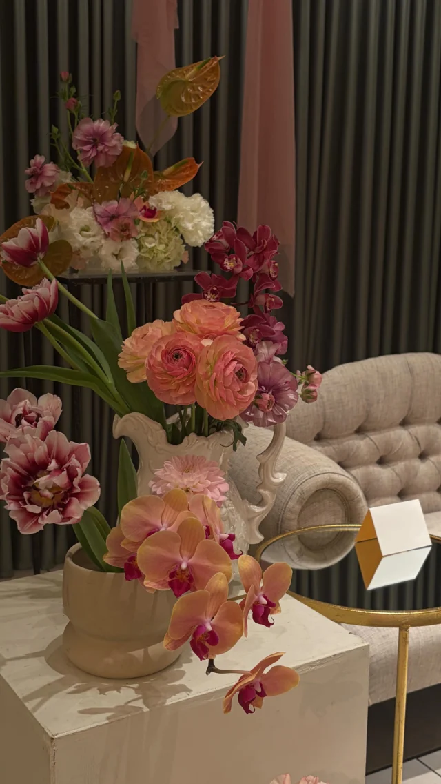 .
先日のwedding🕊

おふたりが今までお世話になった方々を
お招きして感謝を伝えるウェディング

ピンクをテーマにコーディネートした
こだわりの高砂など、想いを詰め込んでくださったおふたり＾＾

誠におめでとうございました♪

______________________________

ストーリーでは #オワゾブルー花嫁 
が選んだドレスやブーケを発信中!
是非フォローして当日のイメージアップ
になれば嬉しいです＾＾

@oiseaubleu_kochi 

今月のウェディングフェアはハイライトへ
お得なプランも案内中🕊️

______________________________

#オワゾブルー #オワゾブルー高知 #高知 #高知結婚式