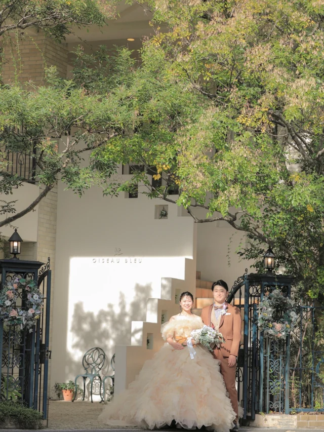 .
煌びやかな自然光が差し込む
オワゾブルーのエントランス🕊

貸切邸宅のオワゾブルーで
大切な一日をゆったり迎えませんか？＾＾

______________________________

ストーリーでは #オワゾブルー花嫁 
が選んだドレスやブーケを発信中!
是非フォローして当日のイメージアップ
になれば嬉しいです＾＾

@oiseaubleu_kochi 

今月のウェディングフェアはハイライトへ
フォトウェディングプラン/¥99,000〜
挙式プラン/¥176,000〜のお得なプランも🕊

______________________________

#オワゾブルー #オワゾブルー高知 #高知 #高知結婚式 高知結婚式場